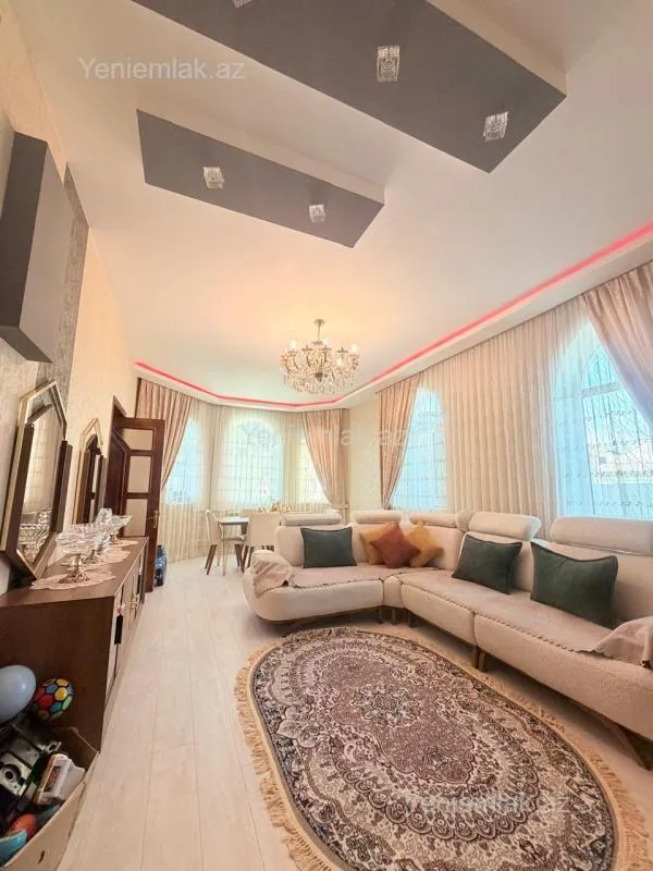 Satılır 5 otaqlı həyət evi 220 m²