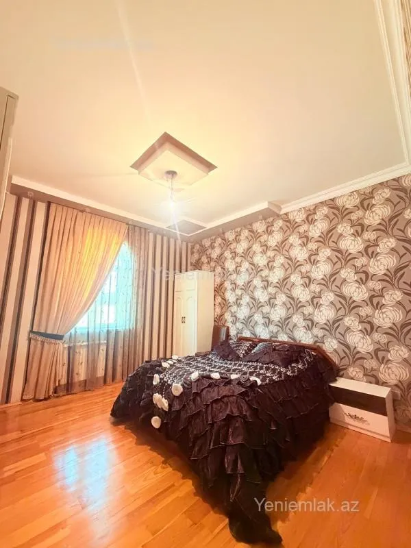 Satılır 5 otaqlı həyət evi 220 m²