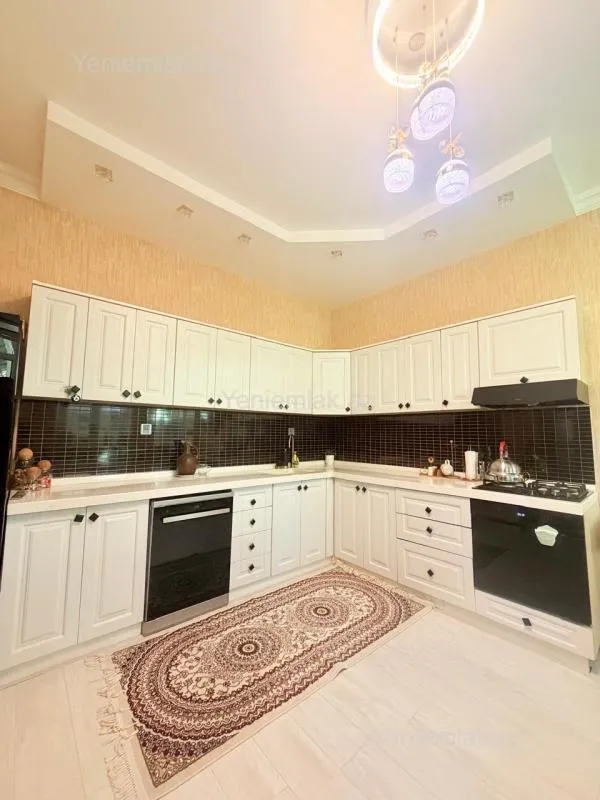 Satılır 5 otaqlı həyət evi 220 m²