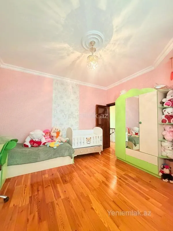 Satılır 5 otaqlı həyət evi 220 m²