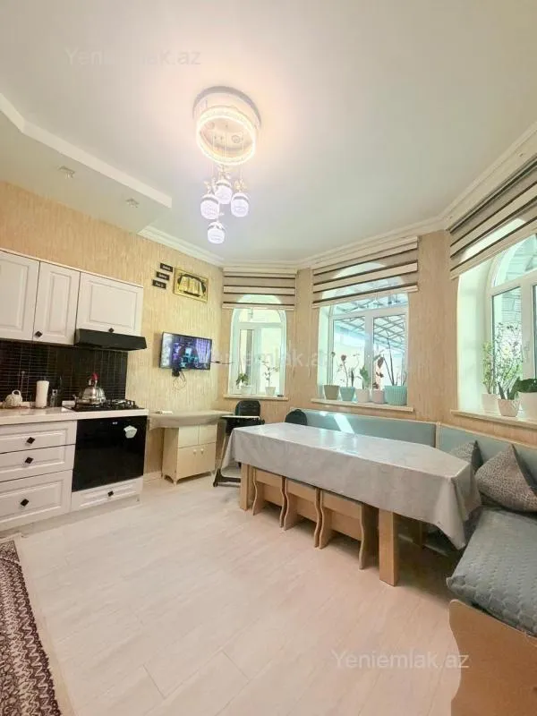 Satılır 5 otaqlı həyət evi 220 m²