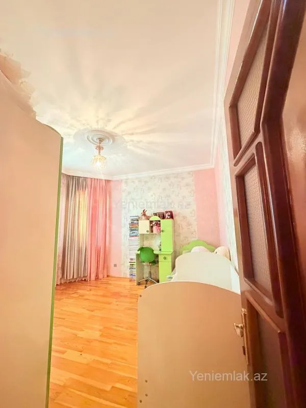 Satılır 5 otaqlı həyət evi 220 m²