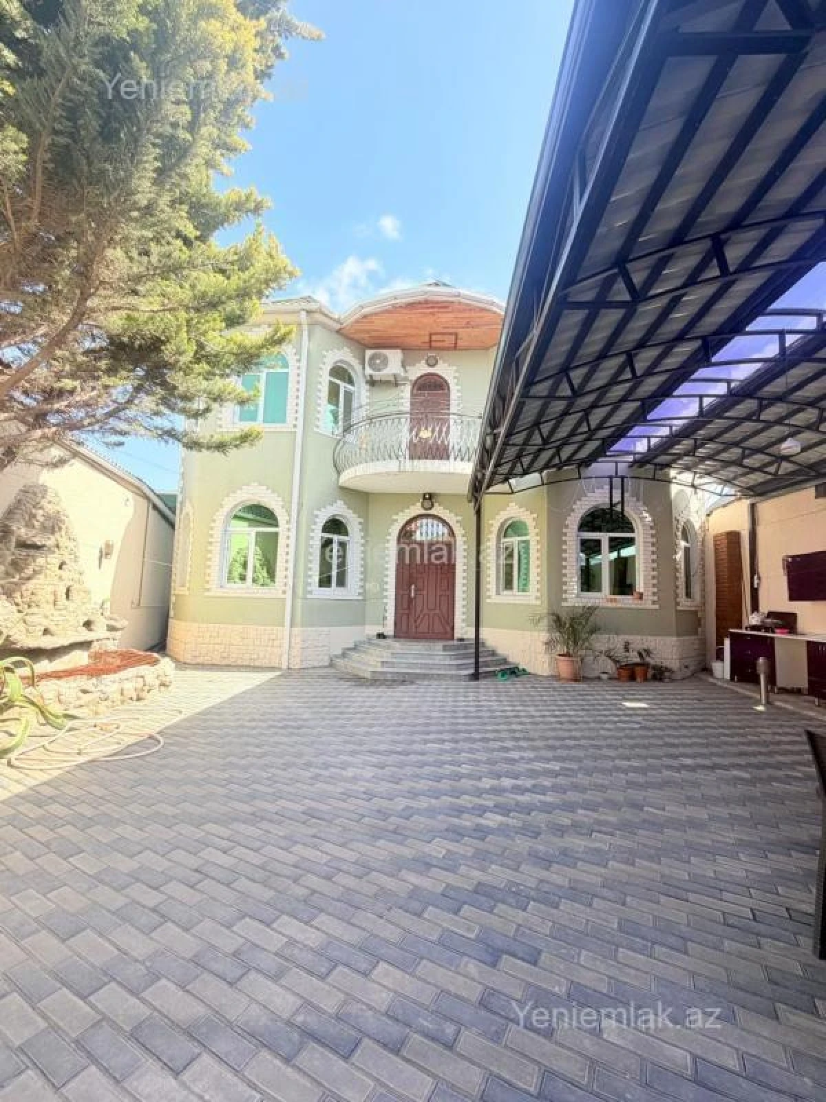 Satılır 5 otaqlı həyət evi 220 m²