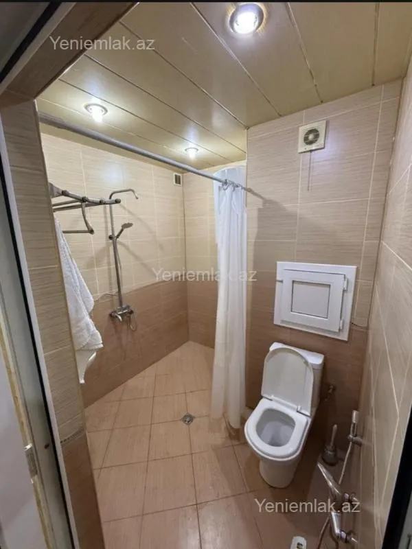 Satılır 4 otaqlı köhnə tikili 105 m²