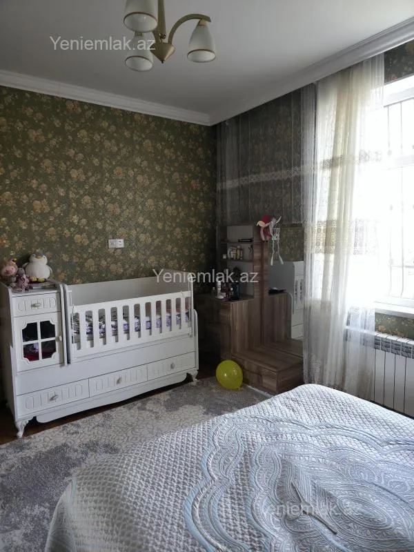 Satılır 4 otaqlı həyət evi 200 m²
