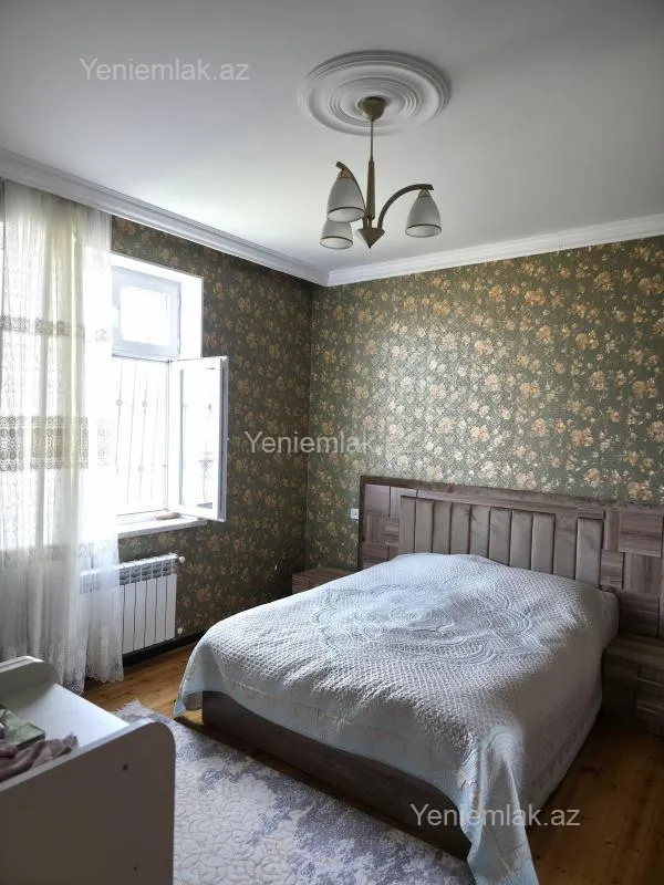Satılır 4 otaqlı həyət evi 200 m²