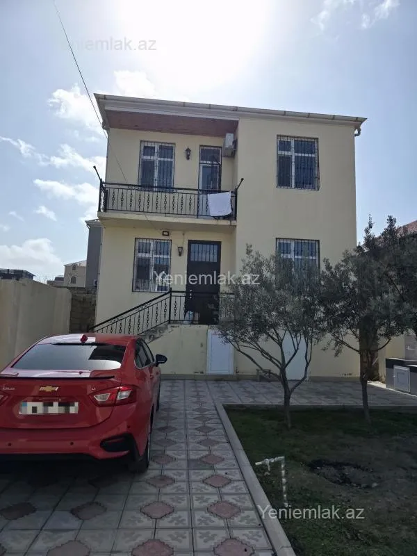 Satılır 4 otaqlı həyət evi 200 m²