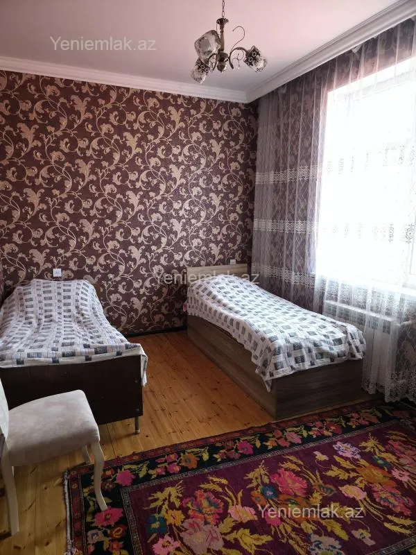 Satılır 4 otaqlı həyət evi 200 m²