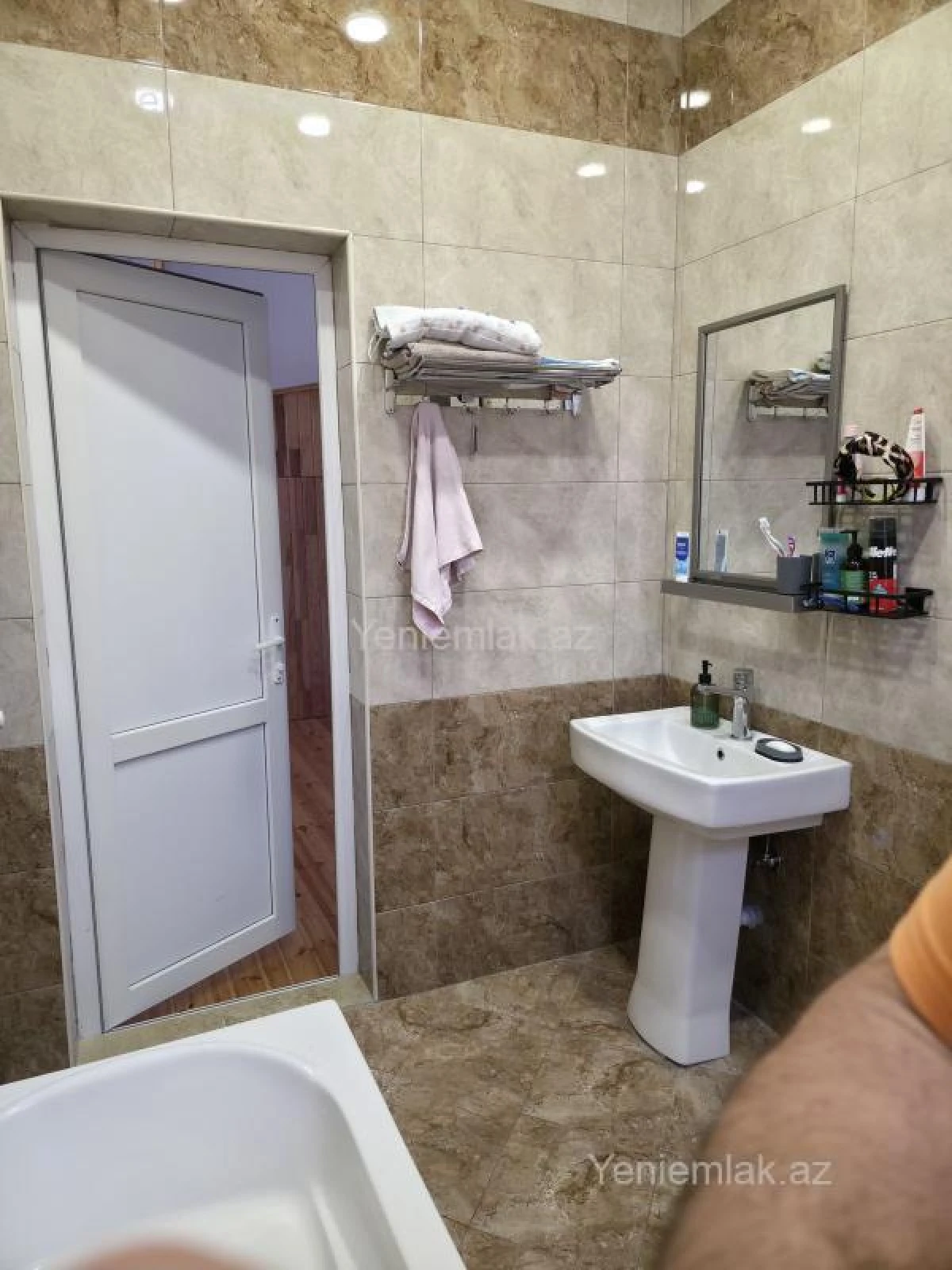 Satılır 4 otaqlı həyət evi 200 m²