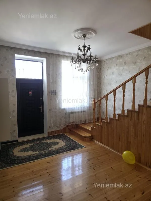 Satılır 4 otaqlı həyət evi 200 m²