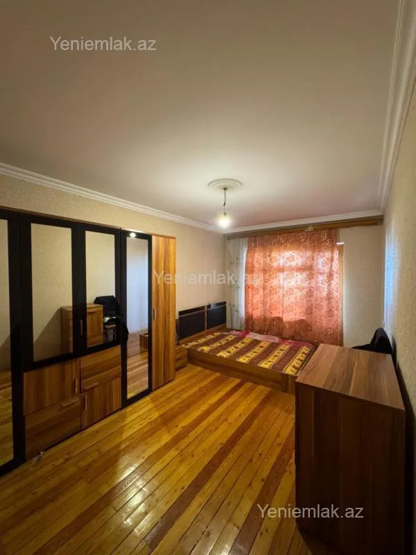 Satılır 4 otaqlı köhnə tikili 120 m²