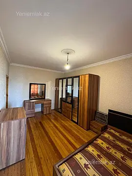 Satılır 4 otaqlı köhnə tikili 120 m²