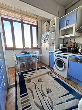 Satılır 4 otaqlı köhnə tikili 110 m²