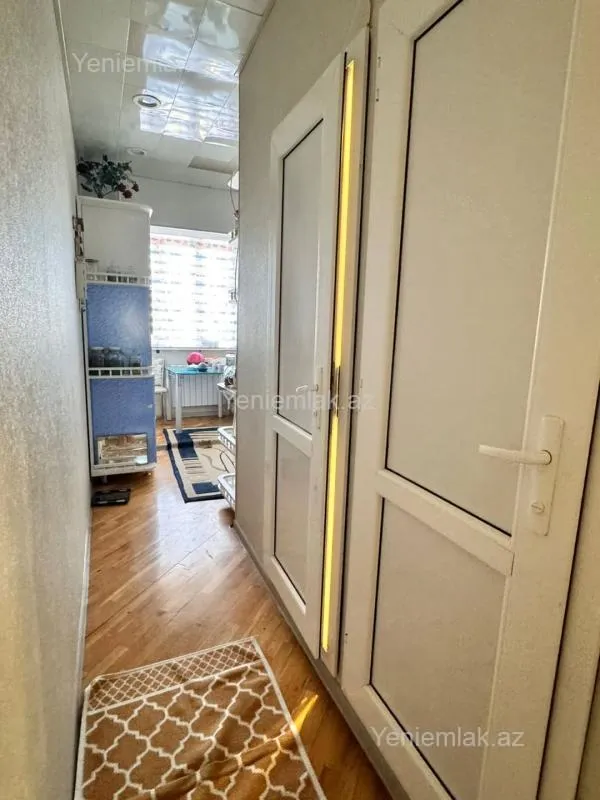 Satılır 4 otaqlı köhnə tikili 110 m²