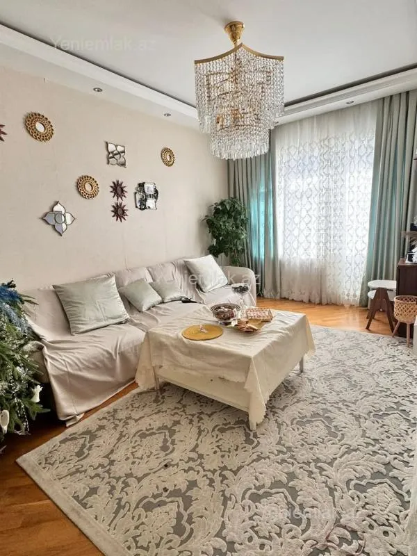Satılır 4 otaqlı köhnə tikili 110 m²