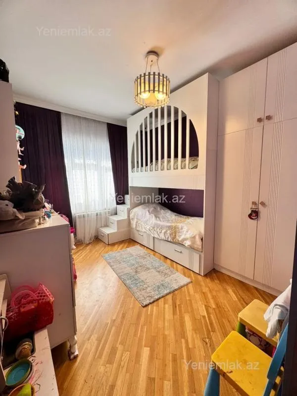 Satılır 4 otaqlı köhnə tikili 110 m²