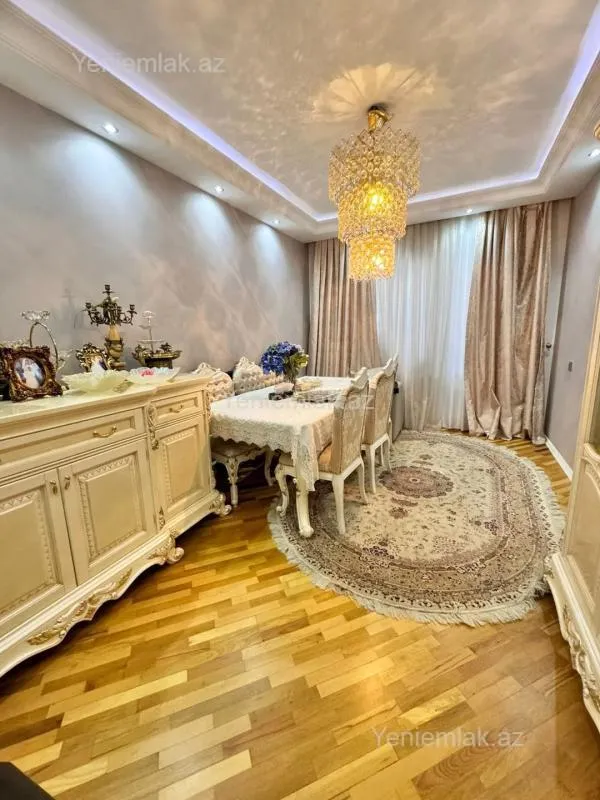Satılır 4 otaqlı köhnə tikili 110 m²