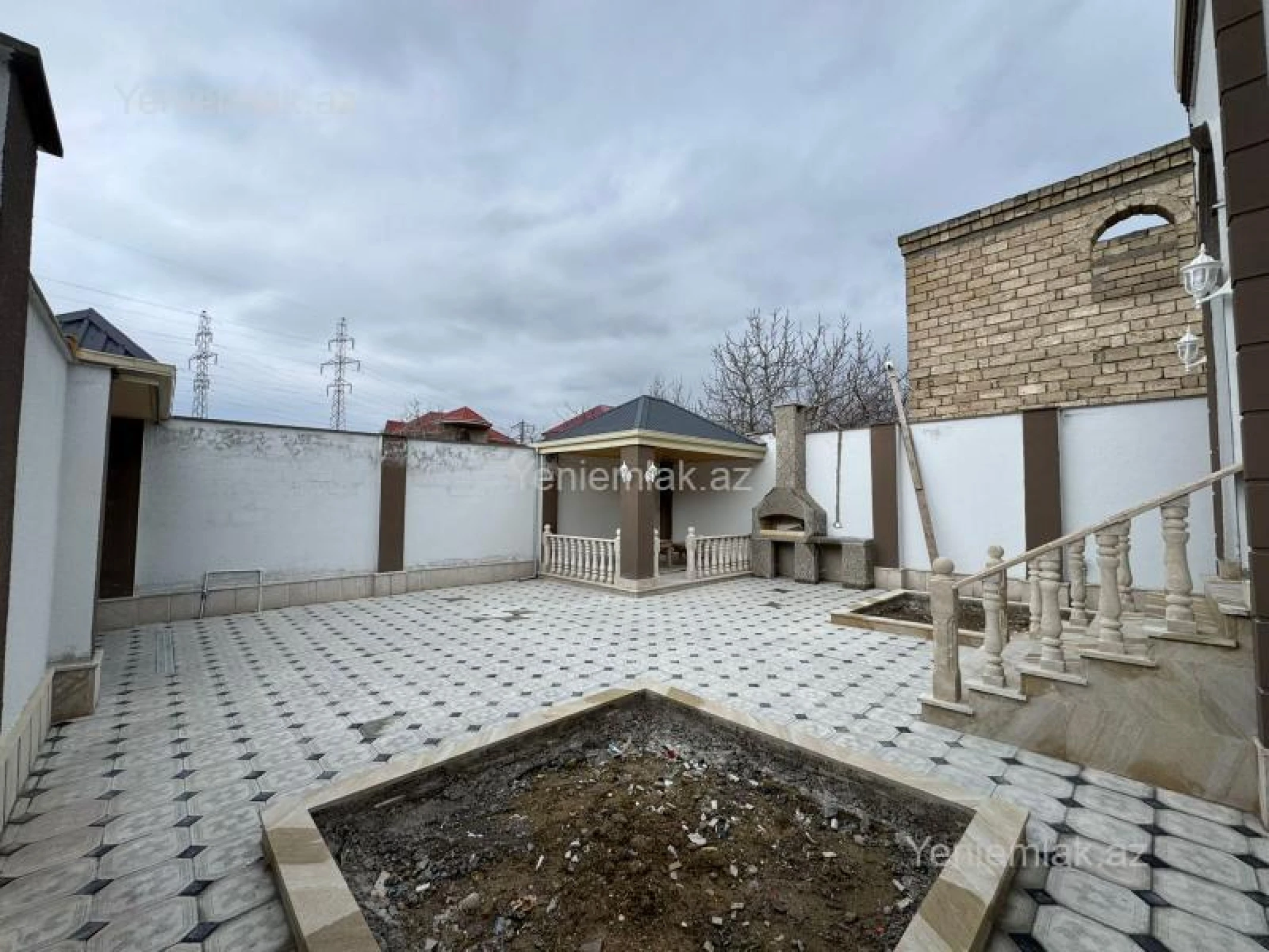 Satılır 4 otaqlı həyət evi 120 m²