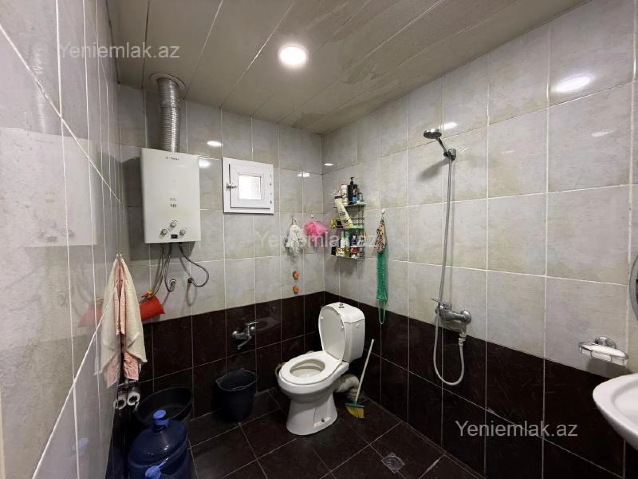 Satılır 7 otaqlı həyət evi 250 m²
