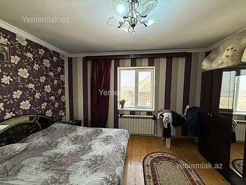 Satılır 7 otaqlı həyət evi 250 m²
