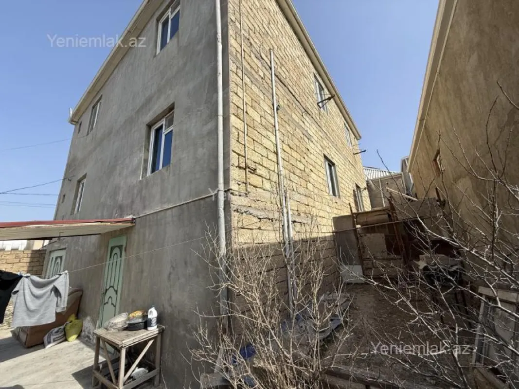 Satılır 7 otaqlı həyət evi 250 m²