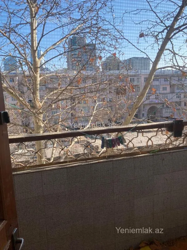 Satılır 3 otaqlı köhnə tikili 110 m²