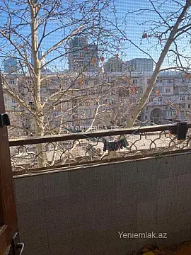 Satılır 3 otaqlı köhnə tikili 110 m²