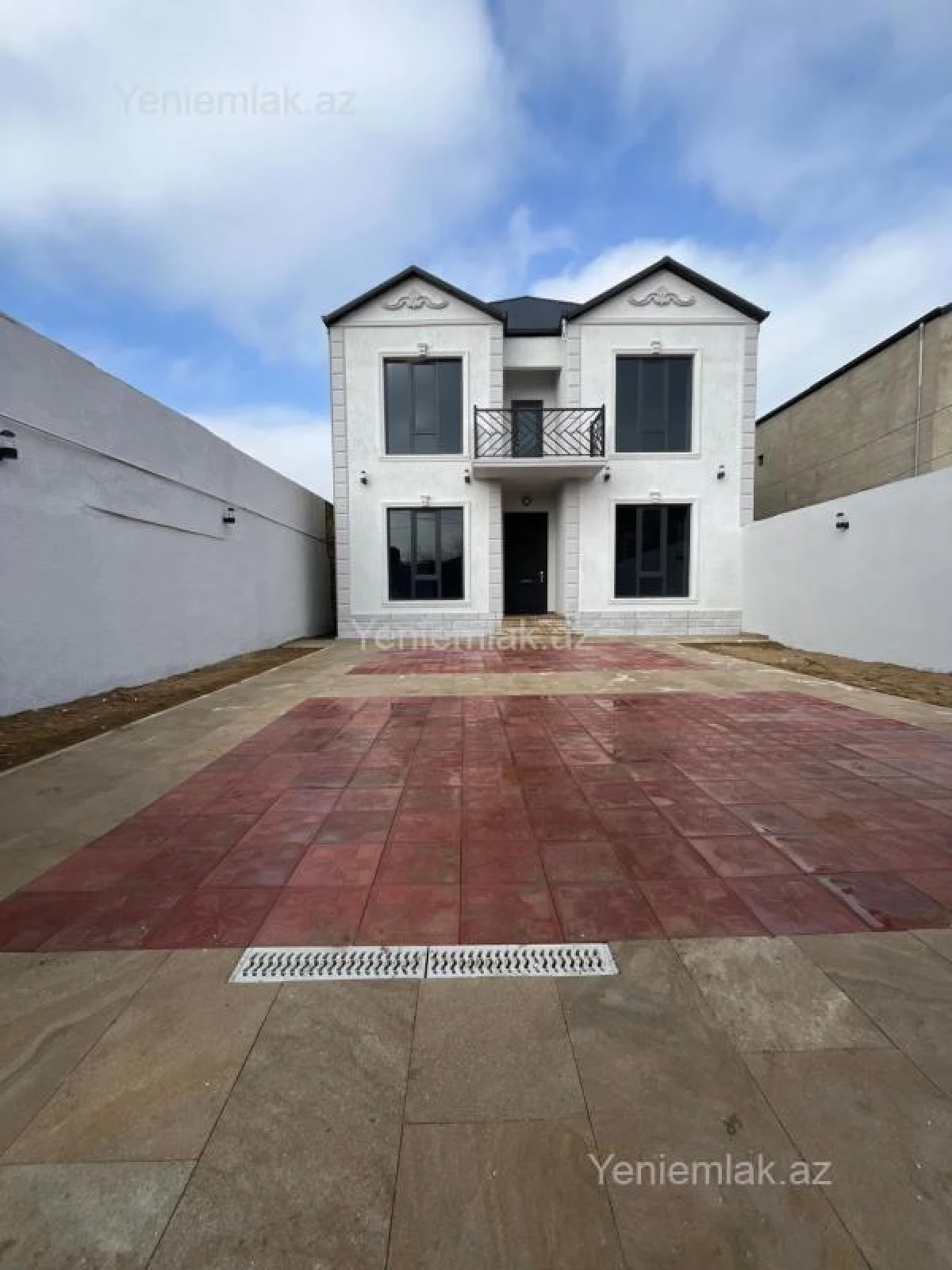 Satılır 5 otaqlı həyət evi 150 m²