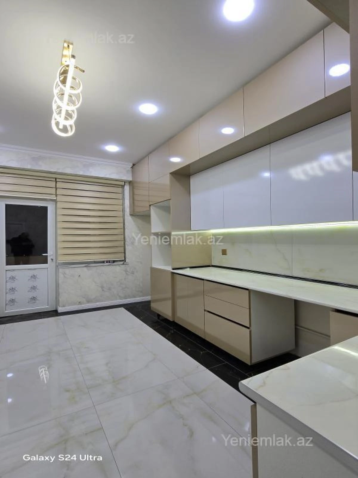 Satılır 2 otaqlı yeni tikili 65 m²