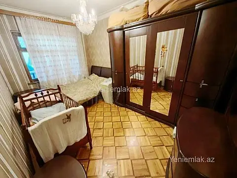 Satılır 4 otaqlı köhnə tikili 110 m²