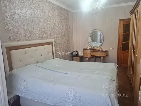 Satılır 4 otaqlı köhnə tikili 100 m²