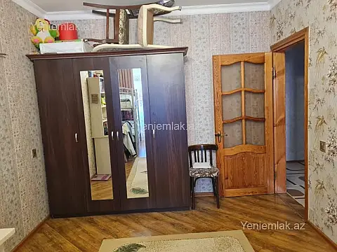 Satılır 4 otaqlı köhnə tikili 100 m²