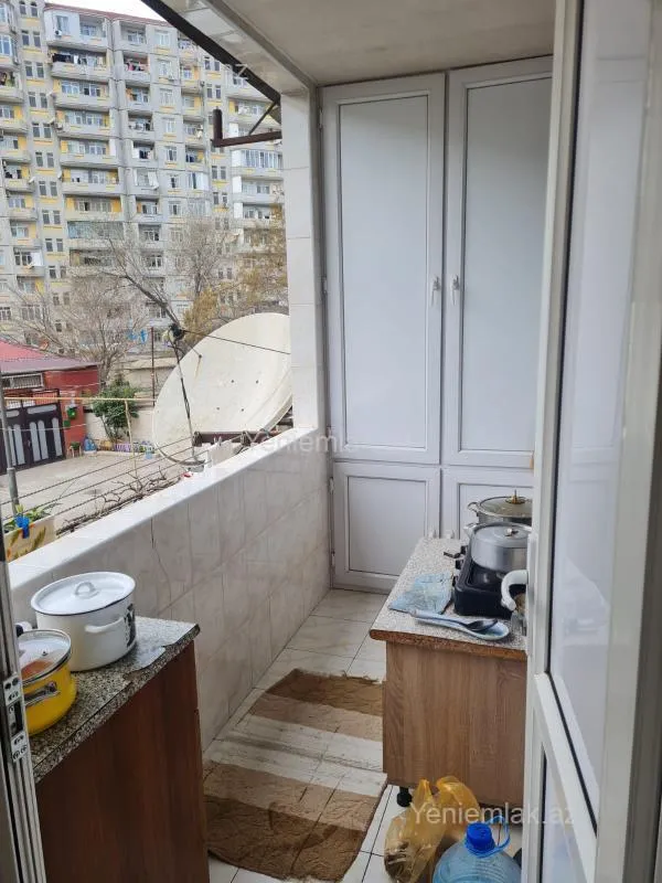 Satılır 4 otaqlı köhnə tikili 100 m²