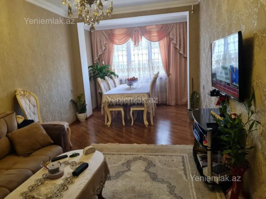 Satılır 4 otaqlı köhnə tikili 100 m²