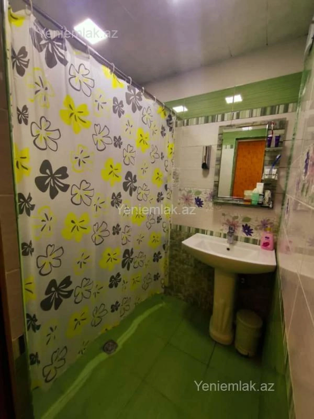 Satılır 3 otaqlı köhnə tikili 102 m²