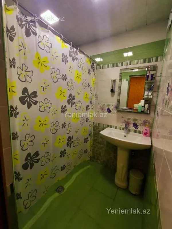 Satılır 3 otaqlı köhnə tikili 102 m²