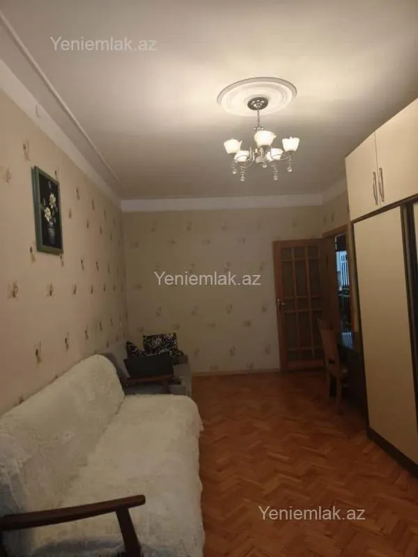 Satılır 3 otaqlı köhnə tikili 102 m²