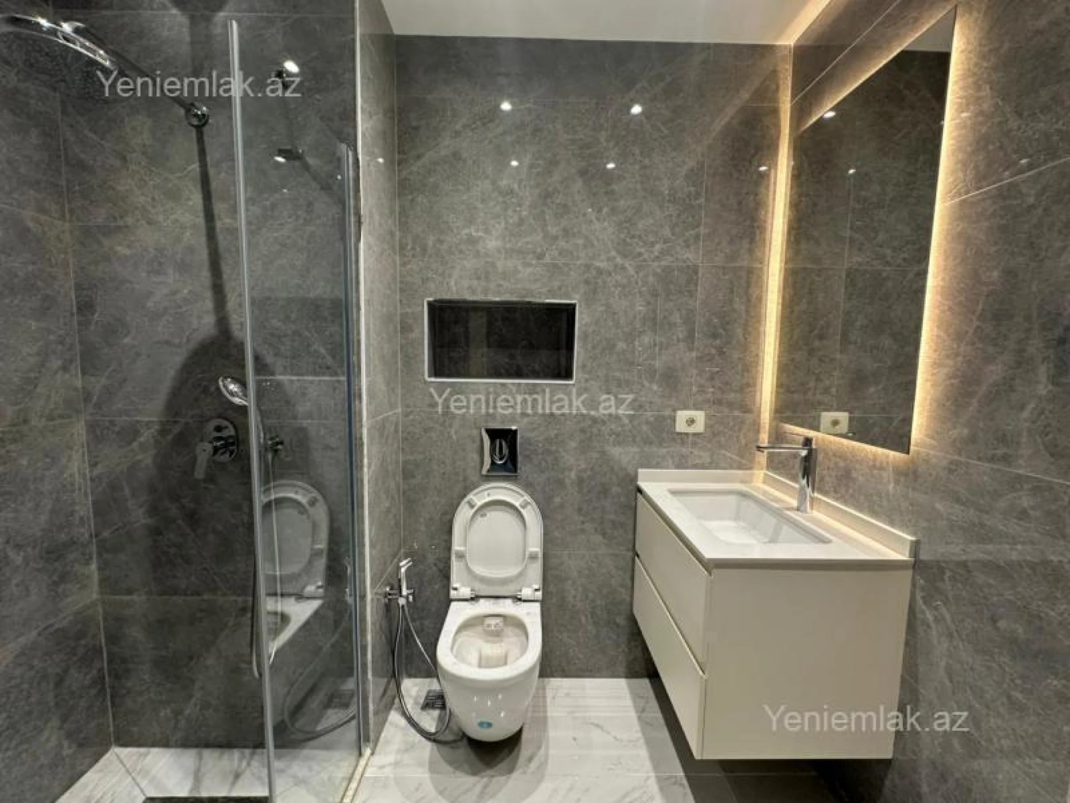 Satılır 2 otaqlı yeni tikili 60 m²