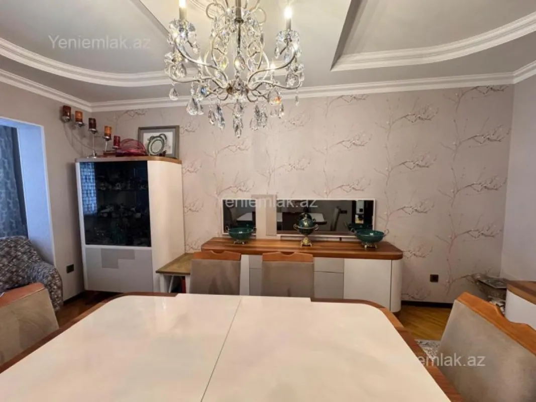 Satılır 4 otaqlı köhnə tikili 85 m²