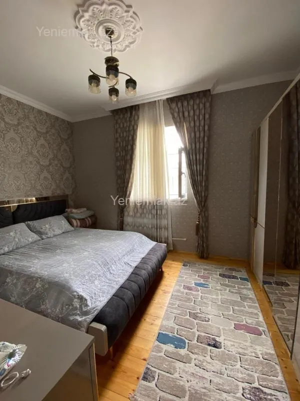 Satılır 3 otaqlı həyət evi 200 m²