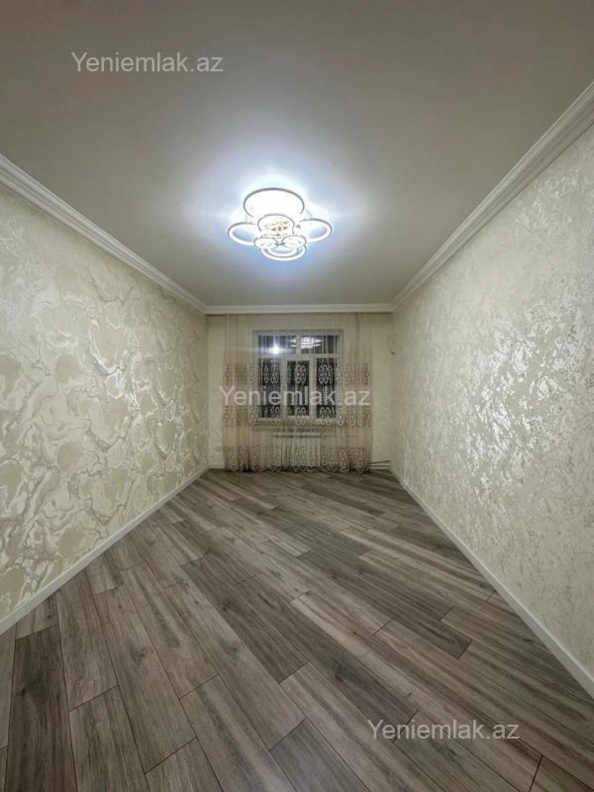 Satılır 4 otaqlı köhnə tikili 100 m²