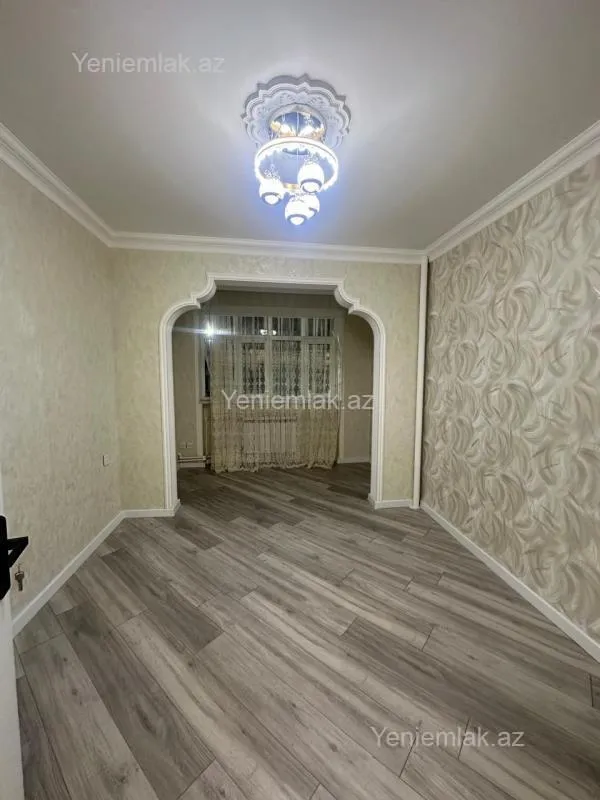 Satılır 4 otaqlı köhnə tikili 100 m²