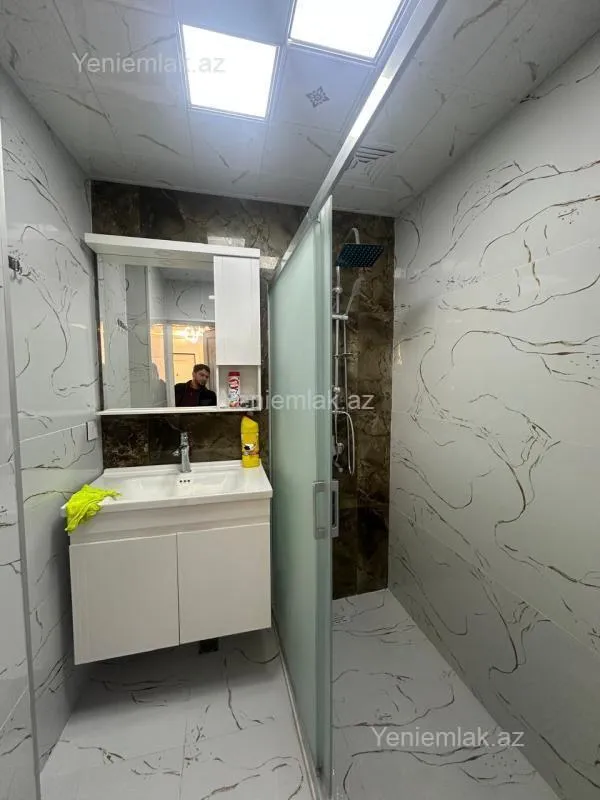 Satılır 4 otaqlı köhnə tikili 100 m²