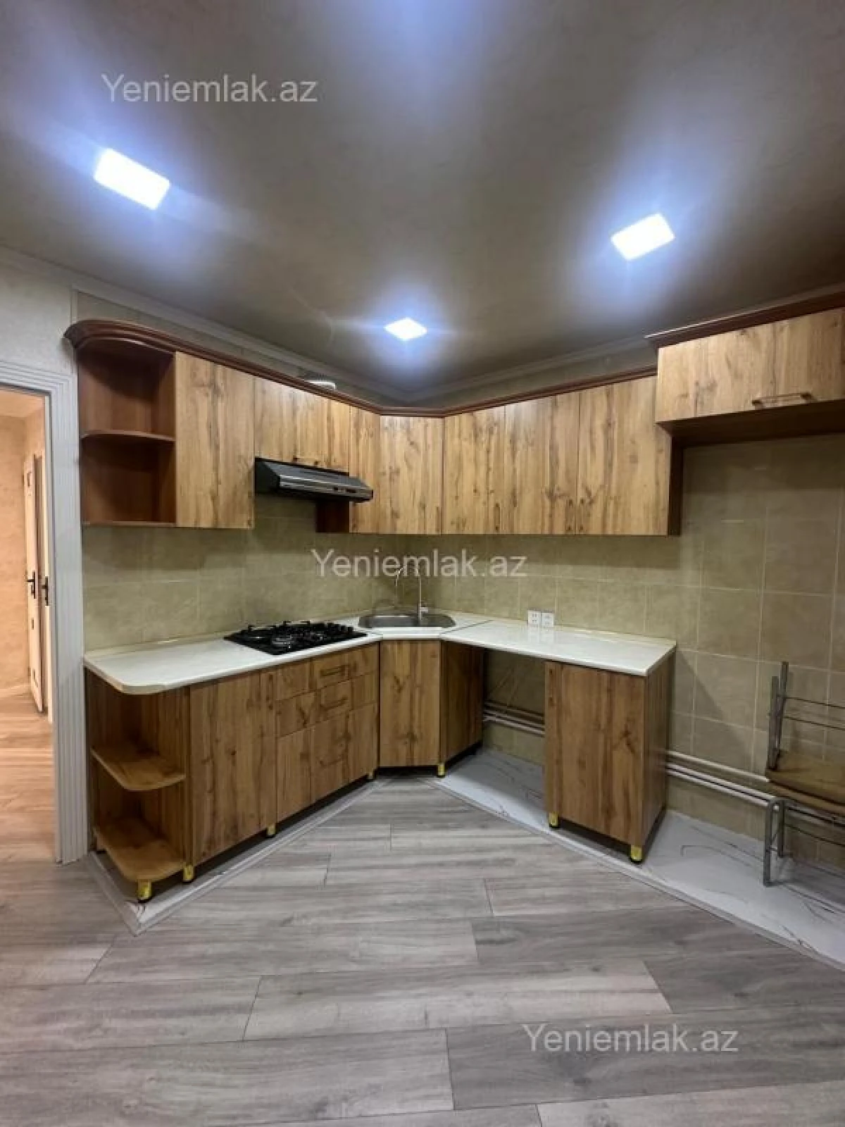 Satılır 4 otaqlı köhnə tikili 100 m²