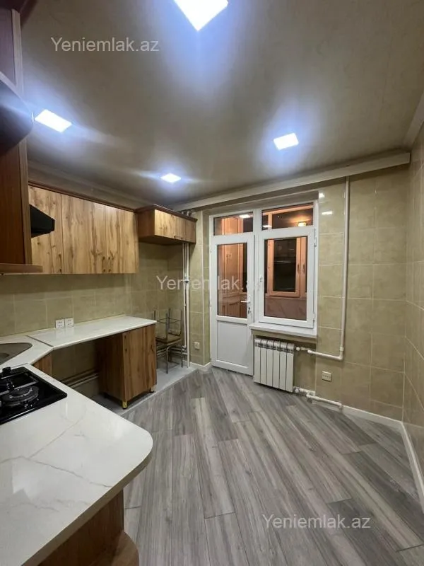 Satılır 4 otaqlı köhnə tikili 100 m²