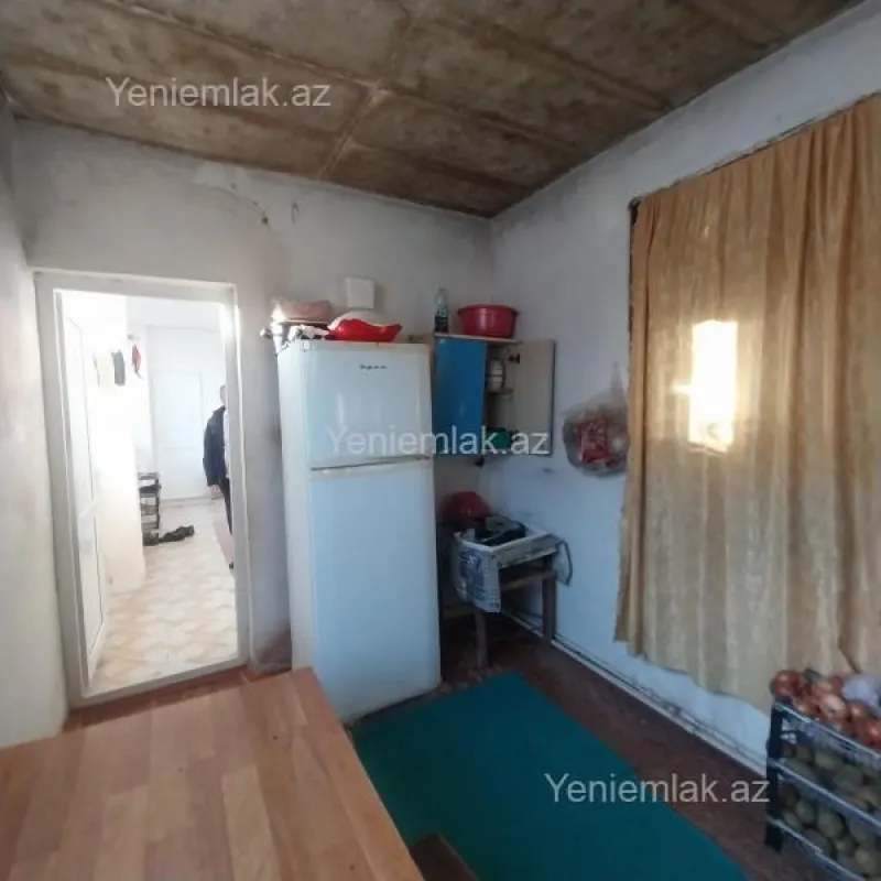 Satılır 4 otaqlı həyət evi 140 m²