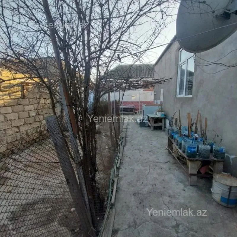 Satılır 4 otaqlı həyət evi 140 m²