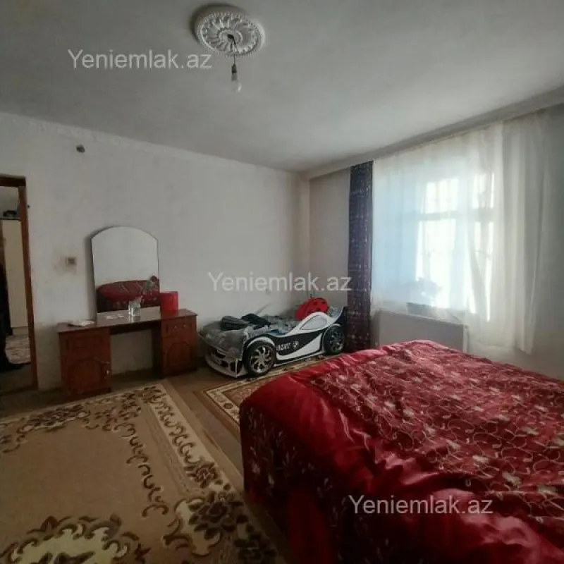Satılır 4 otaqlı həyət evi 140 m²
