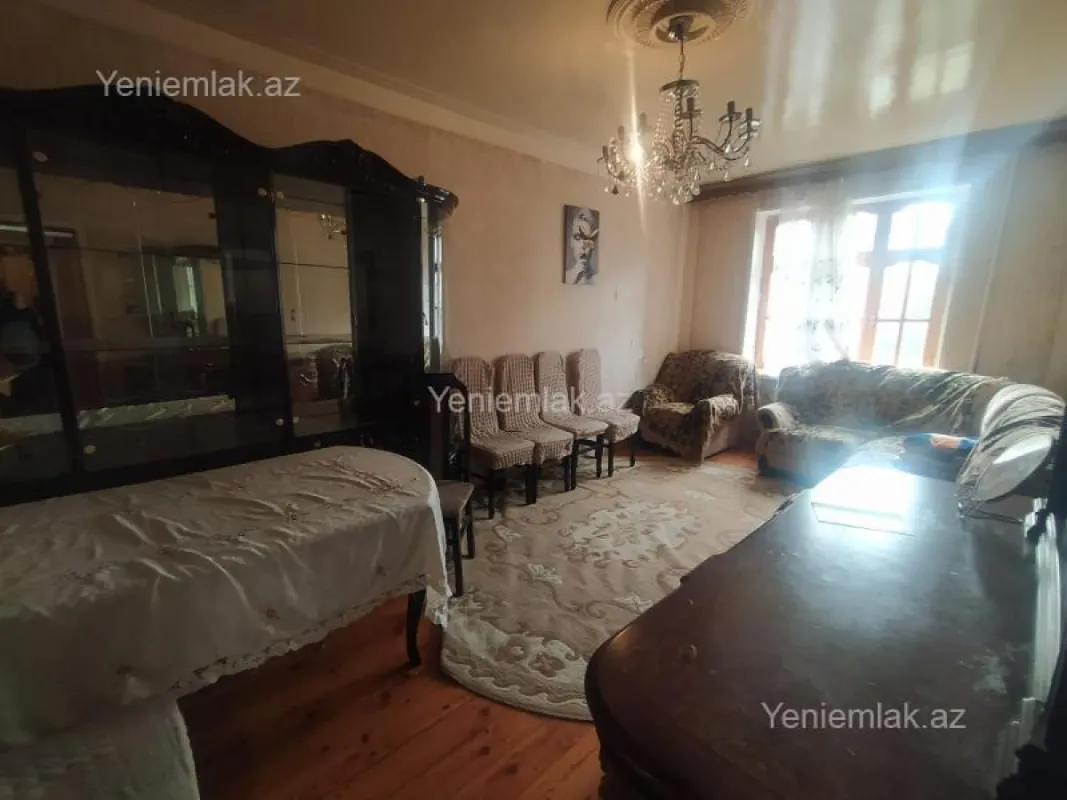 Satılır 2 otaqlı köhnə tikili 56 m²