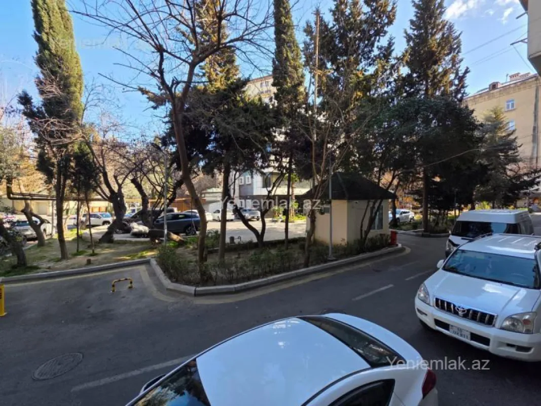 Satılır 3 otaqlı köhnə tikili 80 m²